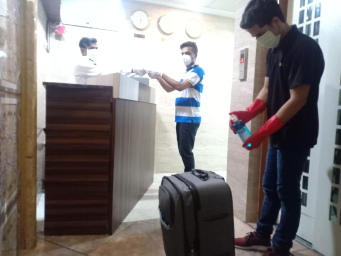 Hotel Alfa International Near Nanavati Hospital Mumbai Near Airport Mumbai Near Juhu Beach Kültér fotó