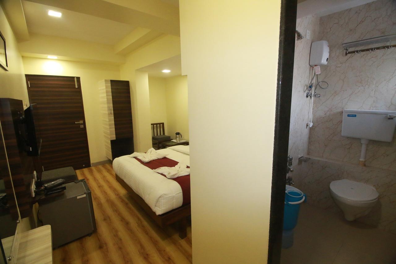 Hotel Alfa International Near Nanavati Hospital Mumbai Near Airport Mumbai Near Juhu Beach Kültér fotó