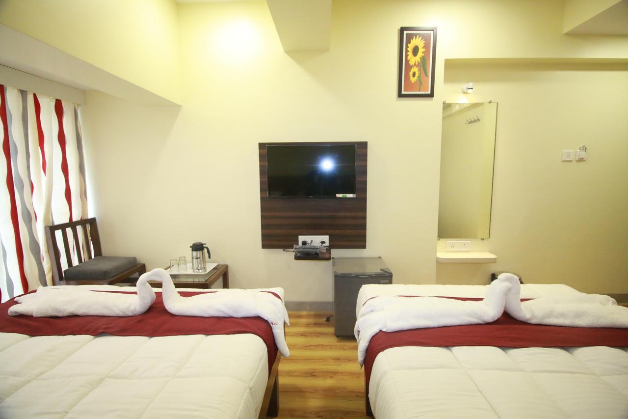 Hotel Alfa International Near Nanavati Hospital Mumbai Near Airport Mumbai Near Juhu Beach Kültér fotó