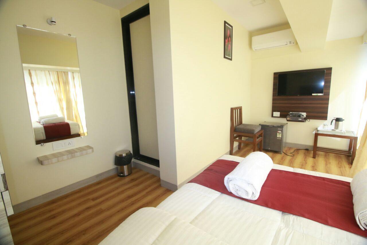 Hotel Alfa International Near Nanavati Hospital Mumbai Near Airport Mumbai Near Juhu Beach Kültér fotó